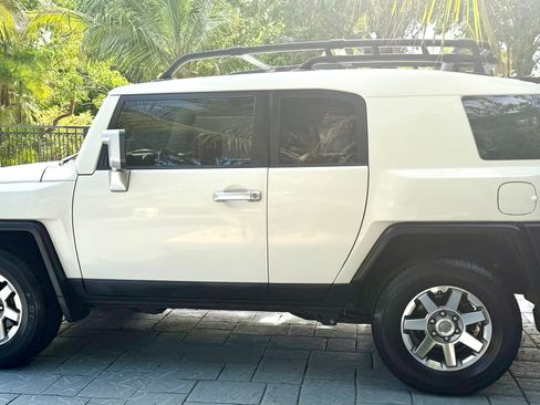 Used 2014 Toyota FJ Cruiser 2WD w/ Convenience Package image 5