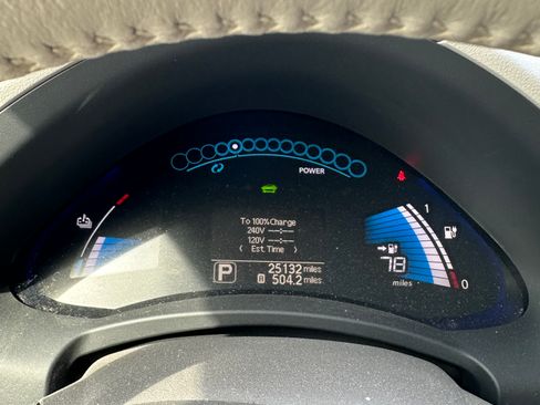 Used 2012 Nissan Leaf SL w/ Eco Design Pkg image 10