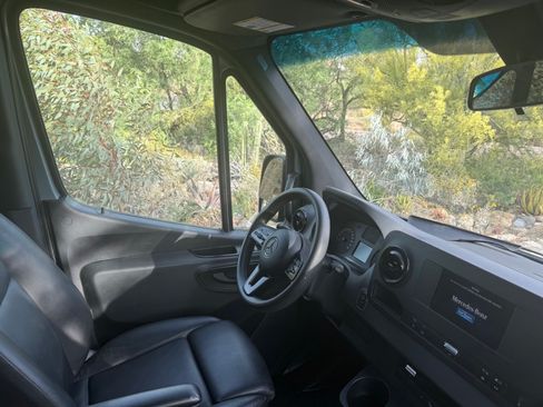 Used 2019 Mercedes-Benz Sprinter 2500 image 12