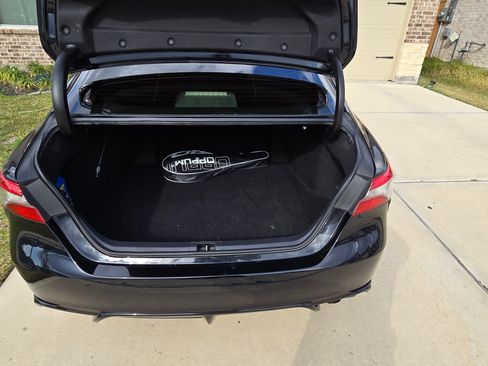 Used 2018 Toyota Camry SE image 12