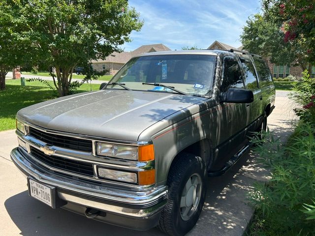 Used 1999 Chevrolet Suburban 4WD w/ Preferred Equipment Group 3 image 2