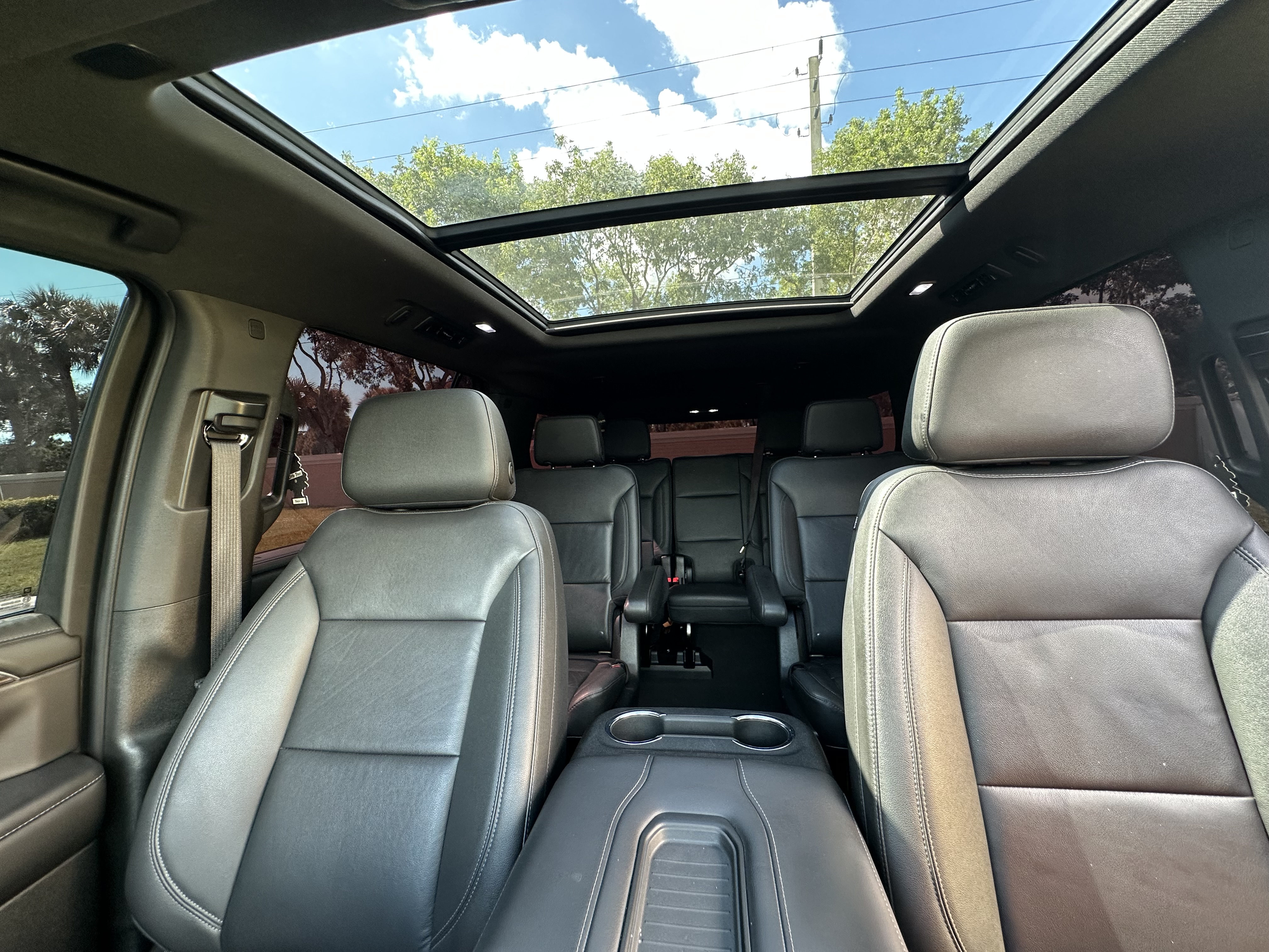 Used 2022 Chevrolet Suburban LT w/ LT Signature Package AWD/4WD image 15