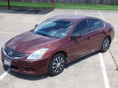 Used 2011 Nissan Altima 2.5 S FWD image 12