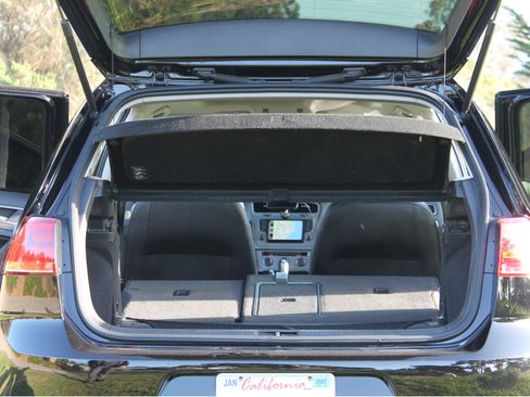 Used 2017 Volkswagen Golf Wolfsburg Edition image 27