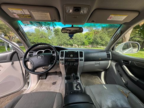 Used 2004 Toyota 4Runner Limited image 11