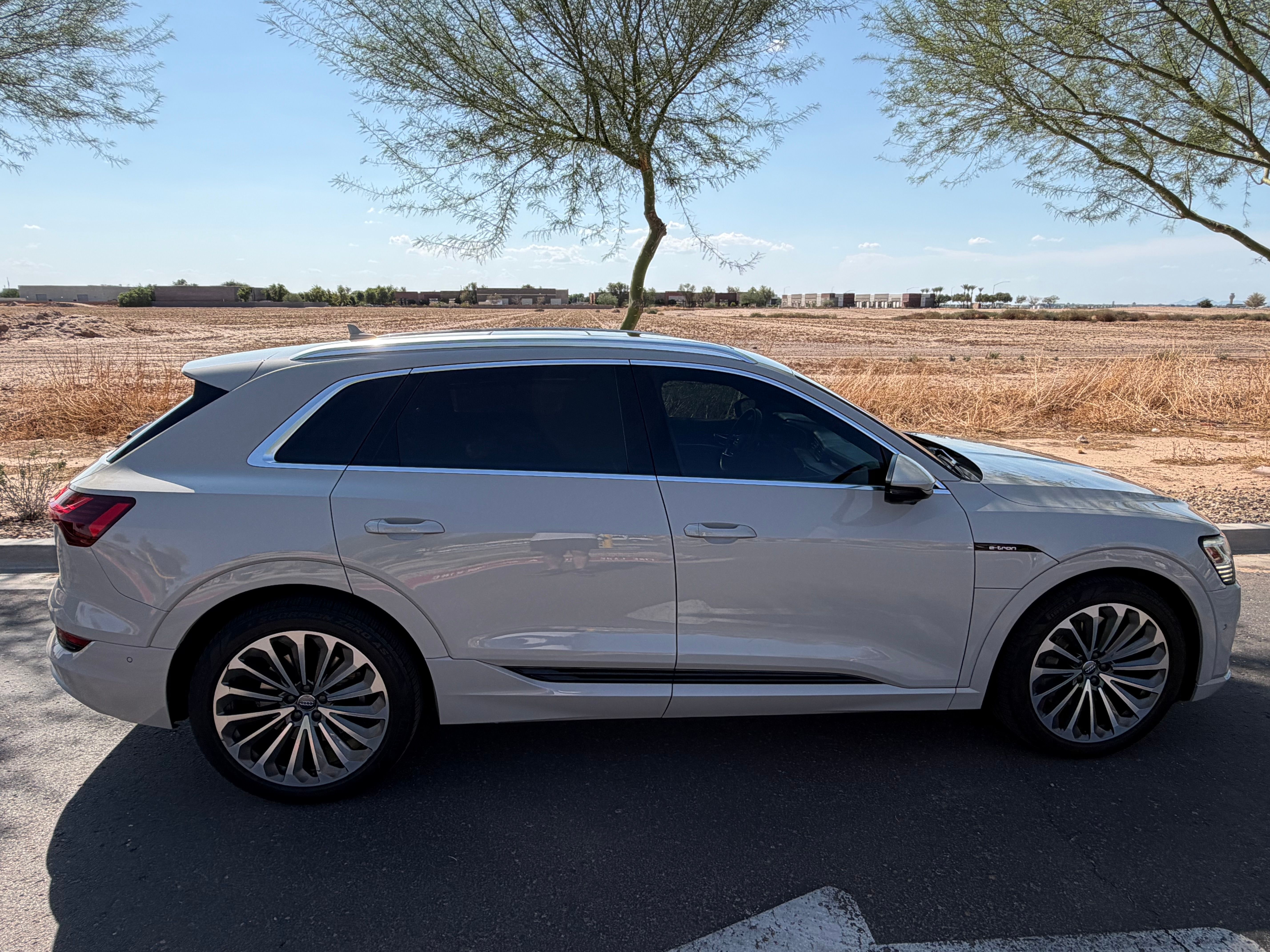Used 2019 Audi e-tron Prestige w/ Prestige Package AWD/4WD image 9