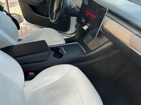 Used 2022 Tesla Model Y Long Range image 11