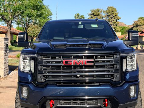 Used 2023 GMC Sierra 2500 AT4 w/ AT4 Preferred Package image 4