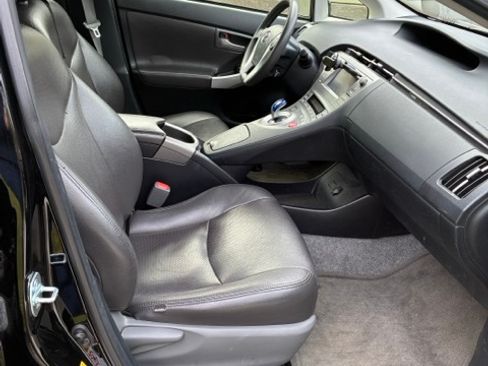 Used 2014 Toyota Prius Two image 9