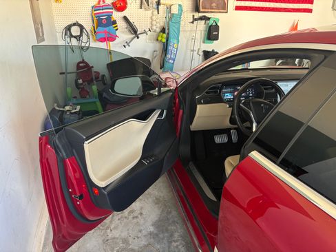 Used 2016 Tesla Model S P90D image 4