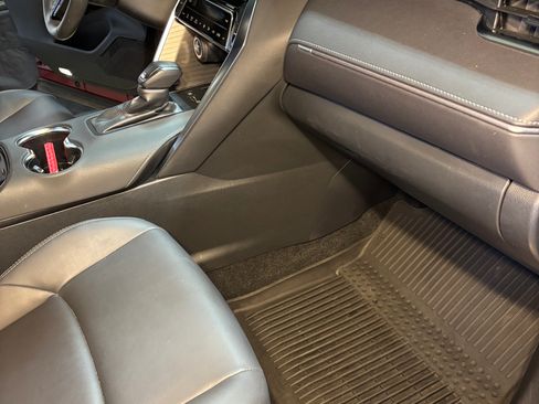 Used 2023 Toyota Venza Nightshade image 14