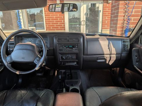 Used 2001 Jeep Cherokee Sport image 10