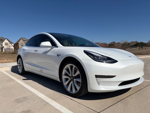Used 2018 Tesla Model 3 Long Range image 4