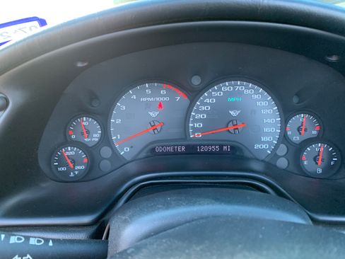 Used 2000 Chevrolet Corvette Convertible w/ Memory Pkg RWD image 21