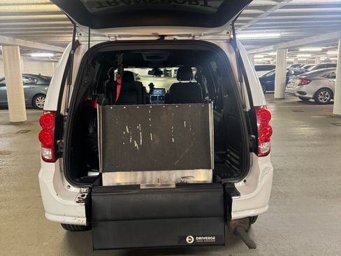 Used 2019 Dodge Grand Caravan GT image 4