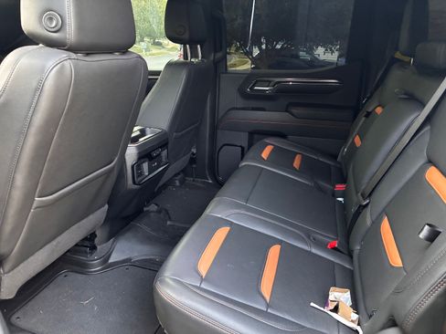 Used 2024 GMC Sierra 1500 AT4 w/ Technology Package AWD/4WD image 9