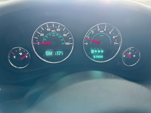 Used 2013 Jeep Wrangler Unlimited Rubicon w/ Connectivity Group AWD/4WD image 15
