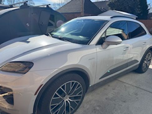 Used 2024 Porsche Macan 4 Electric image 2