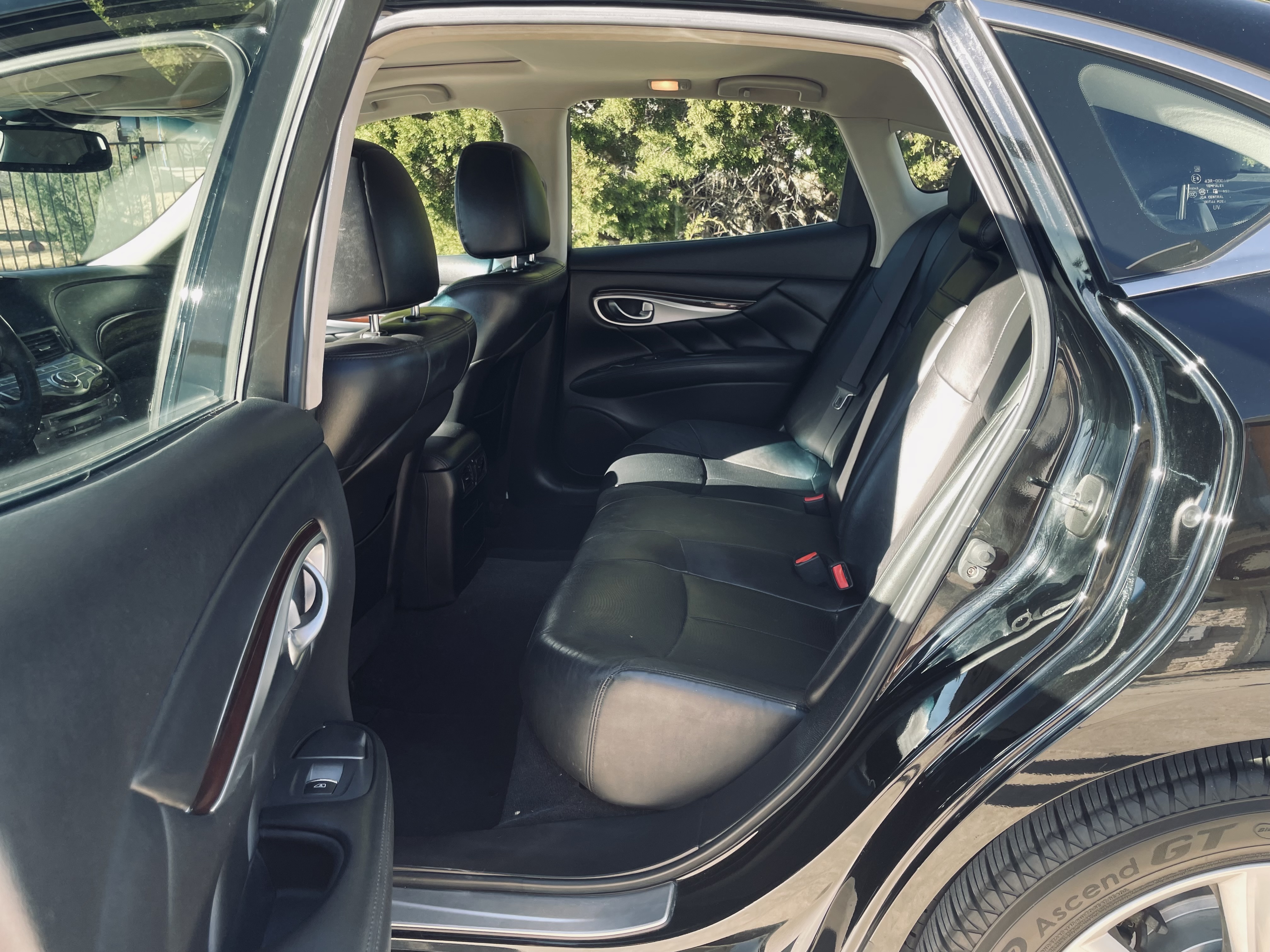 Used 2015 INFINITI Q70 3.7 RWD image 13