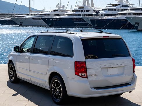 Used 2017 Dodge Grand Caravan GT FWD image 4