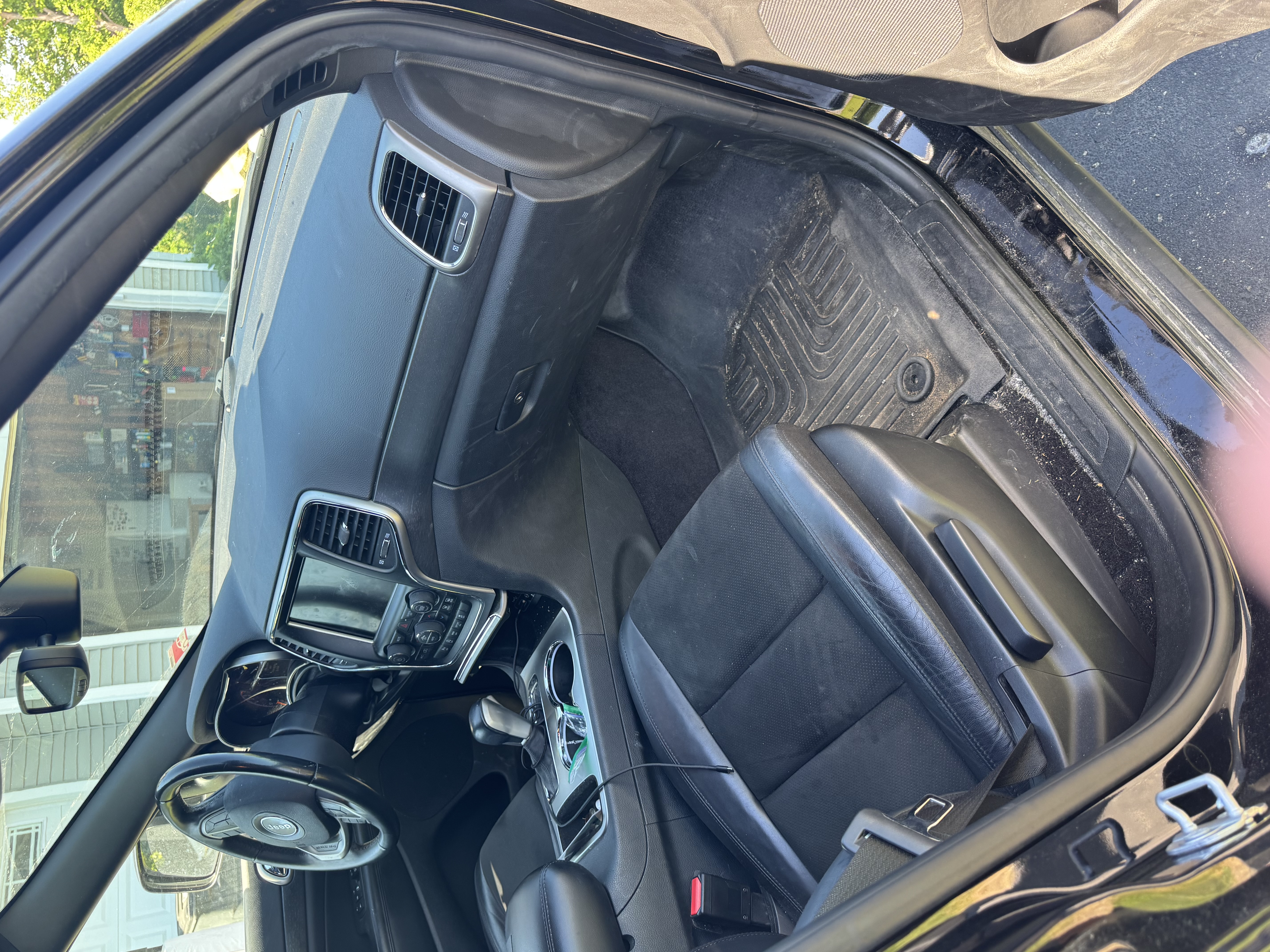 Used 2018 Jeep Grand Cherokee Laredo RWD image 8