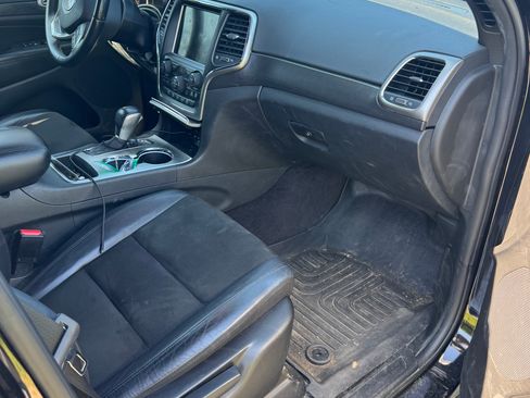 Used 2018 Jeep Grand Cherokee Laredo RWD image 8