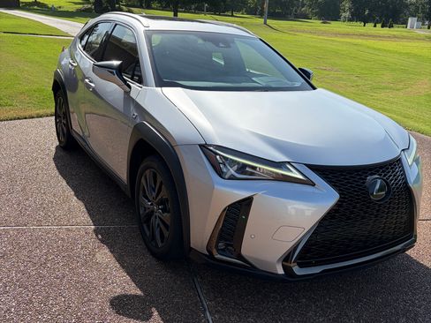 Used 2020 Lexus UX 200 F Sport w/ F Sport Premium Package FWD image 2