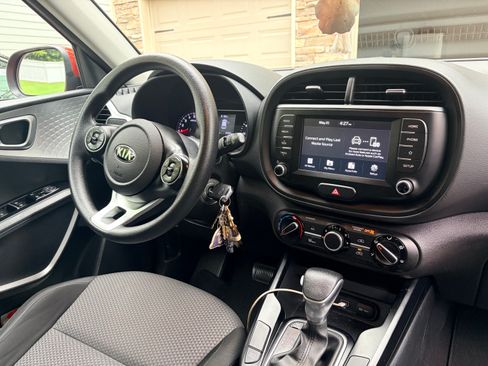 Used 2020 Kia Soul LX FWD image 6