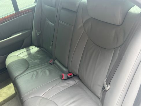 Used 2004 Lexus LS 430 RWD image 2