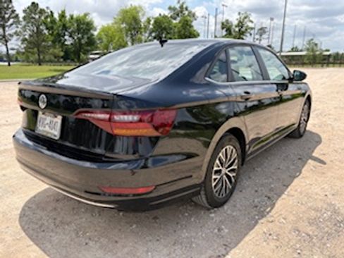 Used 2019 Volkswagen Jetta SEL image 2