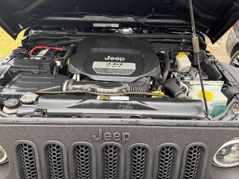 Used 2013 Jeep Wrangler Unlimited Sport image 29