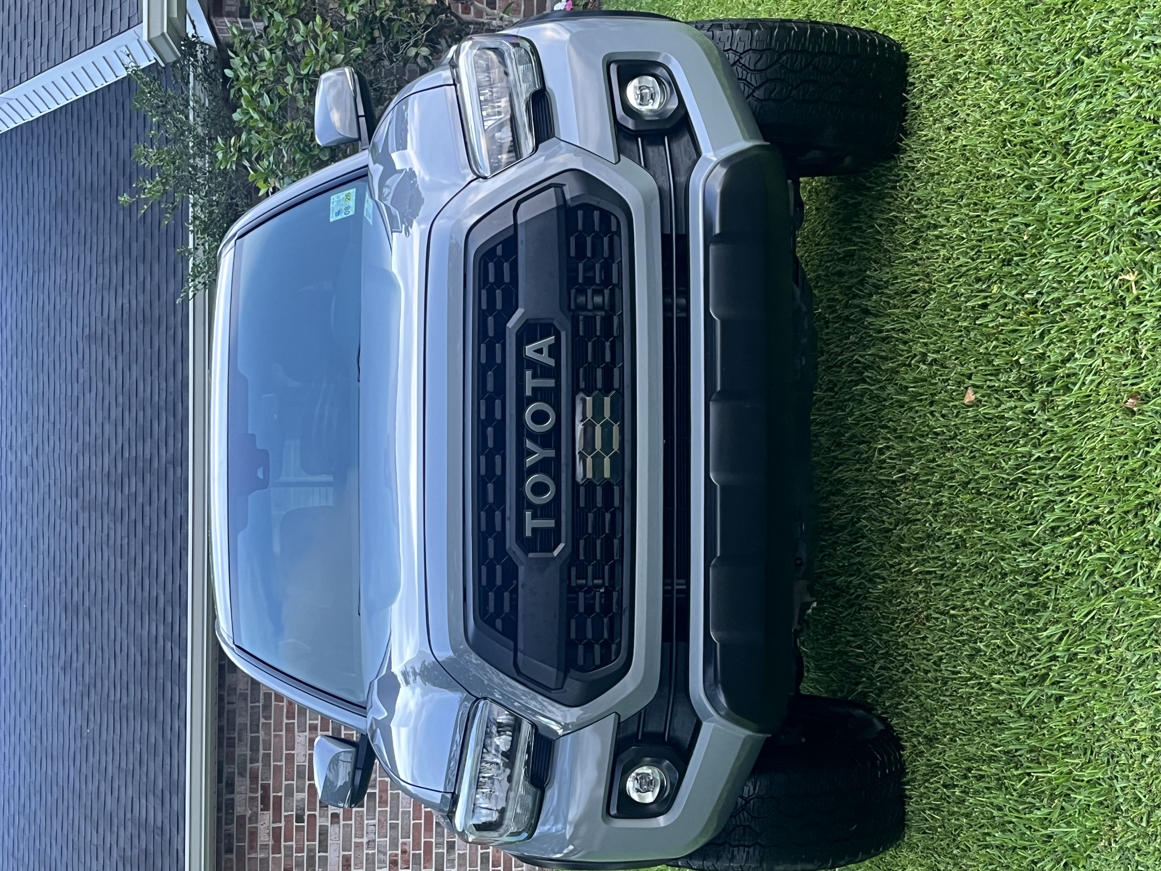 Used 2020 Toyota Tacoma TRD Off-Road AWD/4WD image 2