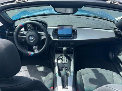 Used 2005 BMW Z4 2.5i image 14