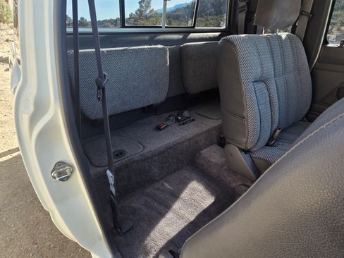 Used 1993 Toyota Pickup Deluxe image 17