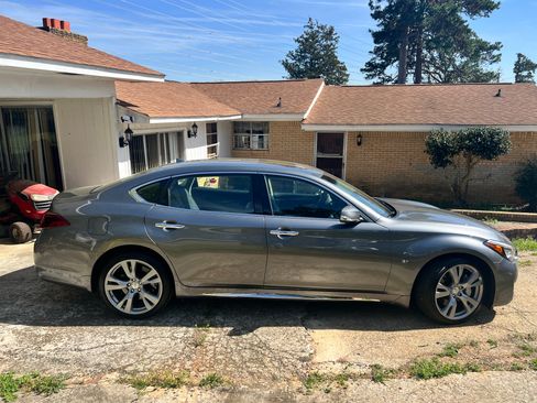Used 2018 INFINITI Q70 L 3.7 w/ Sensory Package image 2