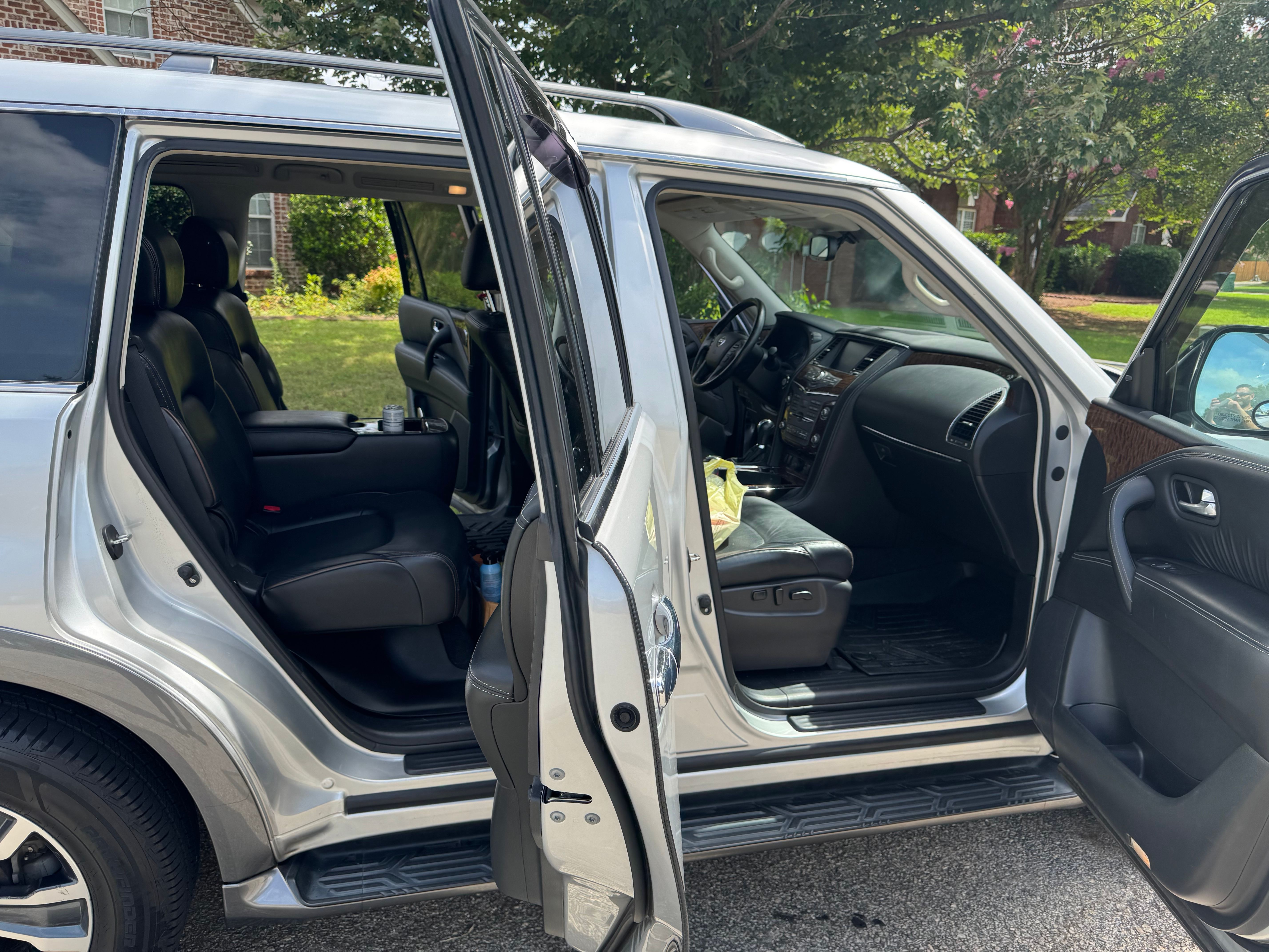 Used 2020 Nissan Armada SL w/ Premium Package AWD/4WD image 13