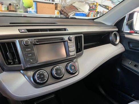 Used 2014 Toyota RAV4 LE image 12