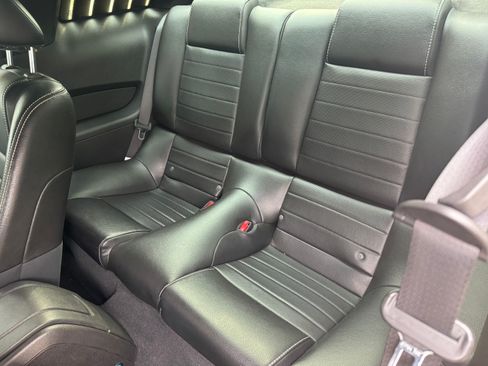 Used 2010 Ford Mustang GT Premium image 11