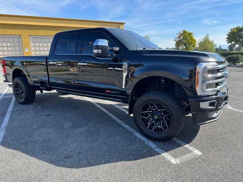 Used 2023 Ford F350 Platinum image 2