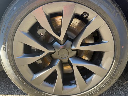 Used 2024 Tesla Model X image 16