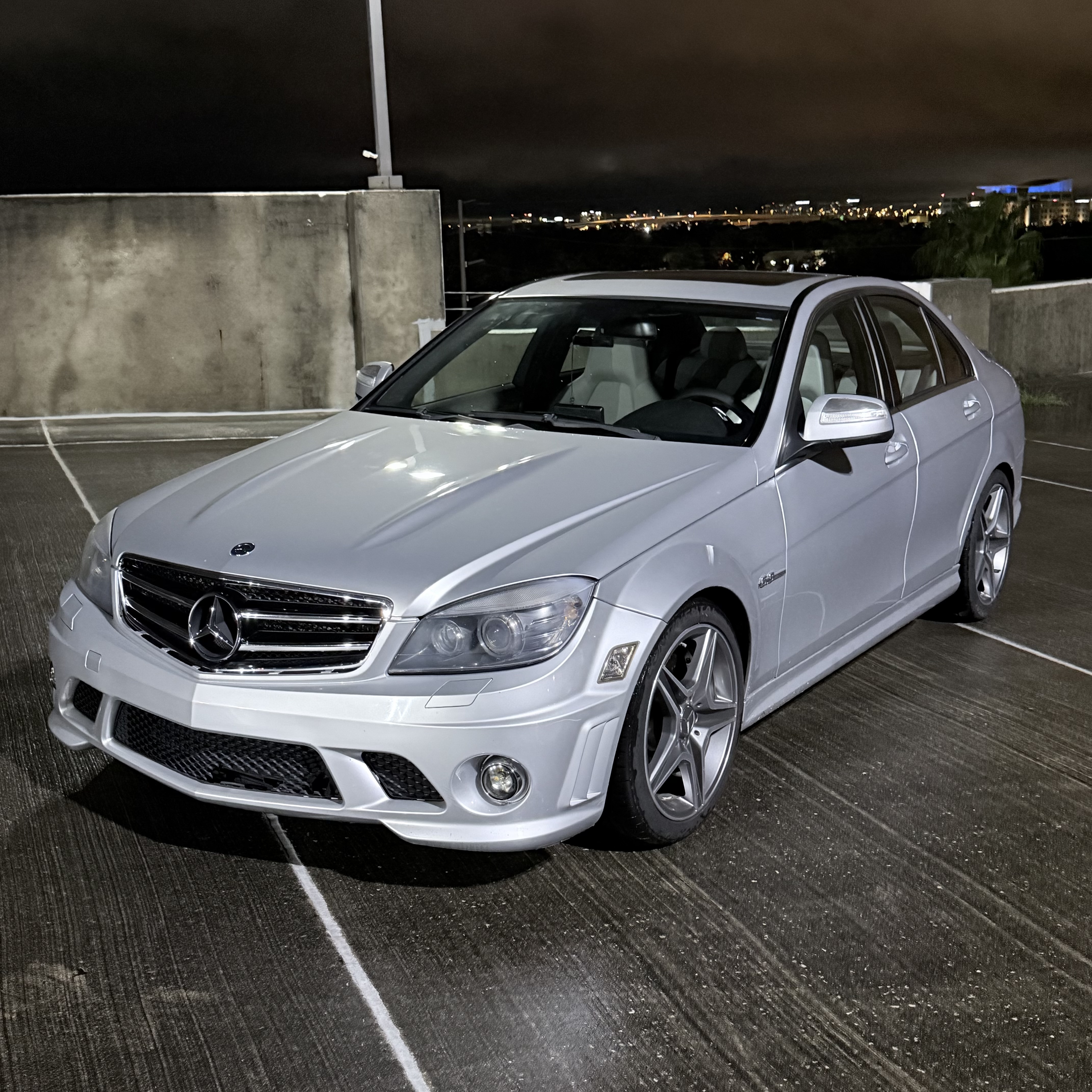Used 2009 Mercedes-Benz C 63 AMG Sedan image 2