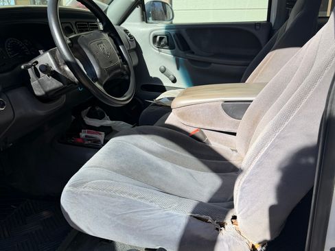 Used 2000 Dodge Dakota 2WD Club Cab image 8