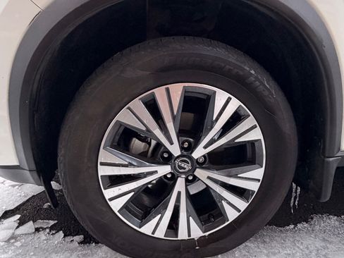 Used 2023 Nissan Rogue SV image 14