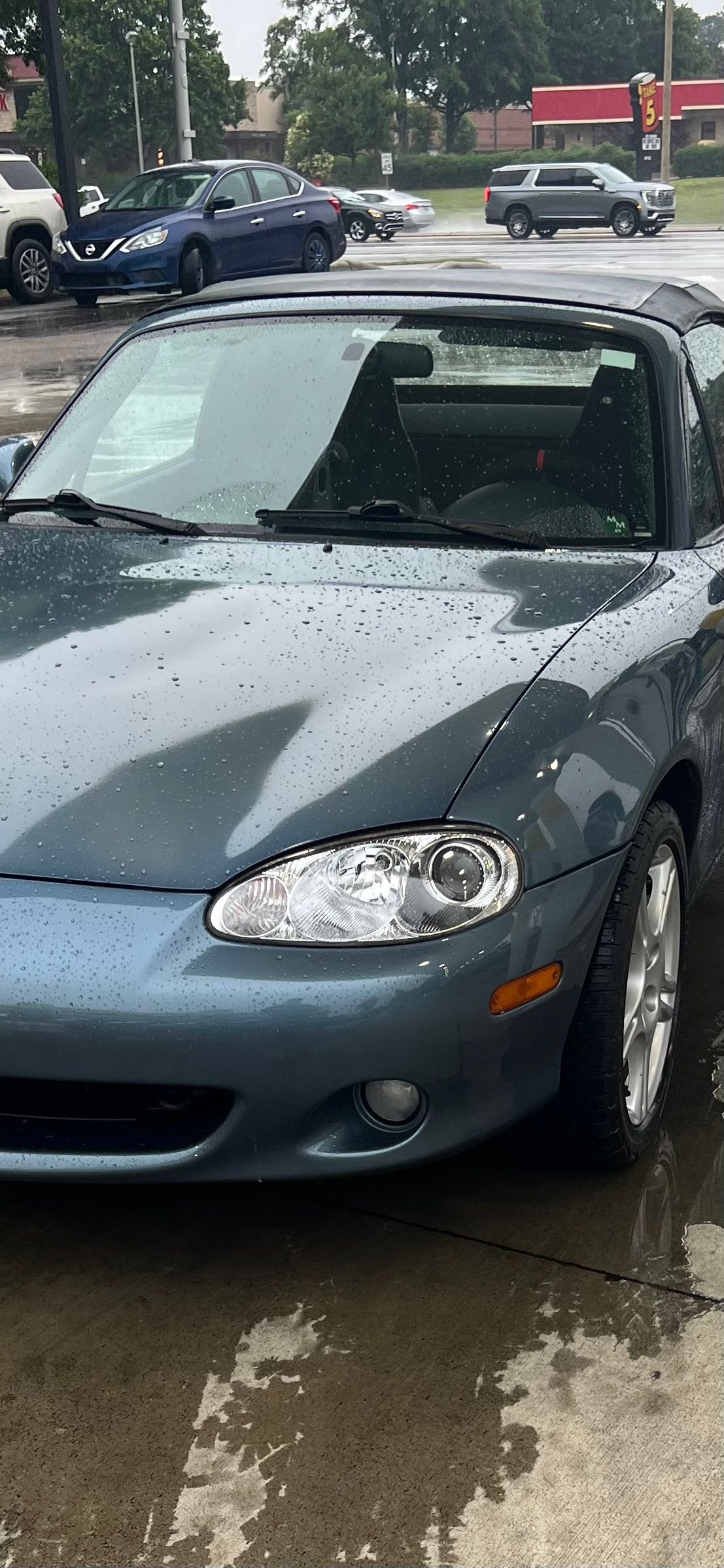 Used 2005 MAZDA MX-5 Miata RWD image 2