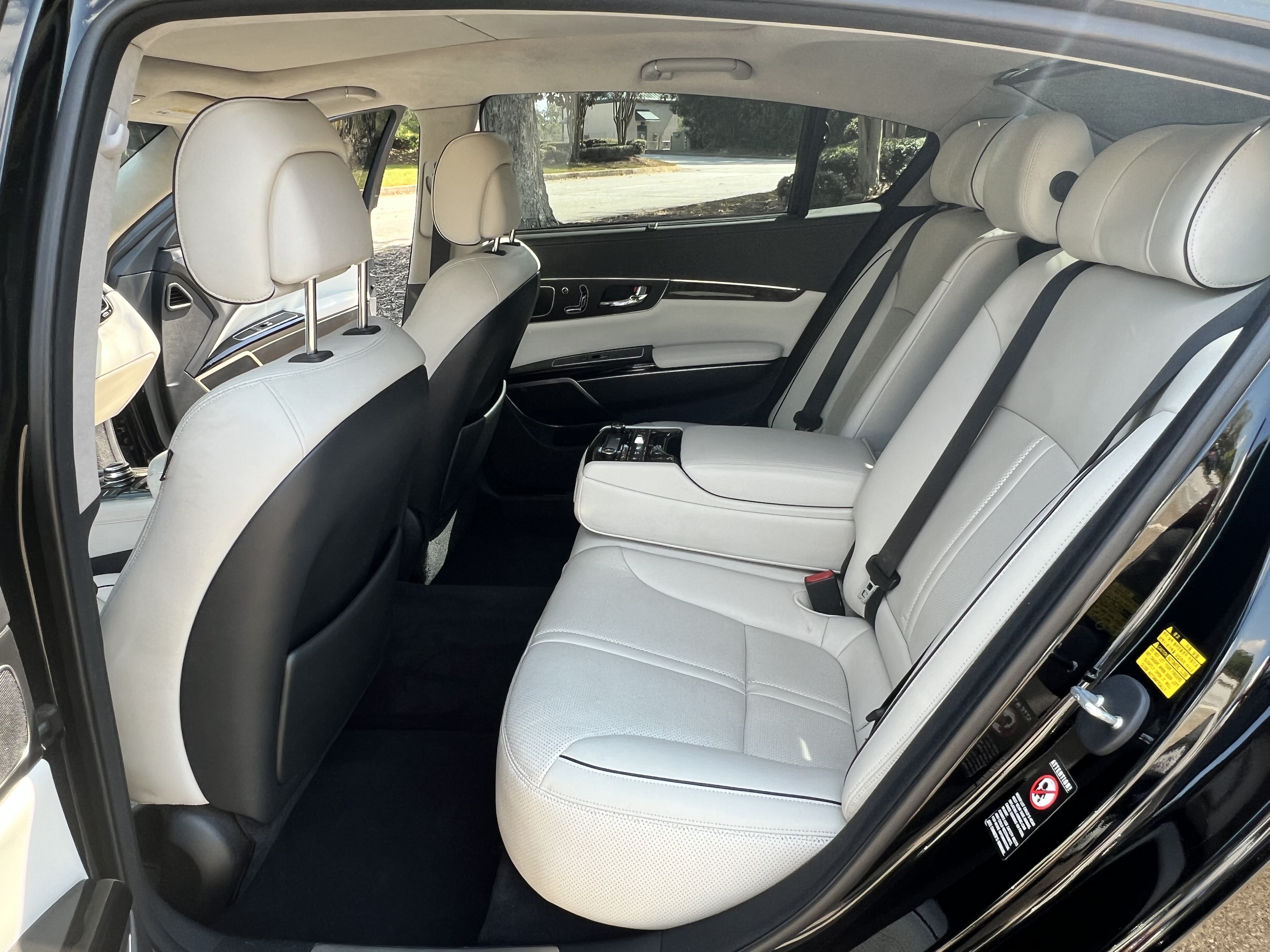 Used 2015 Kia K900 Luxury w/ VIP Package (Discontinued) RWD image 14
