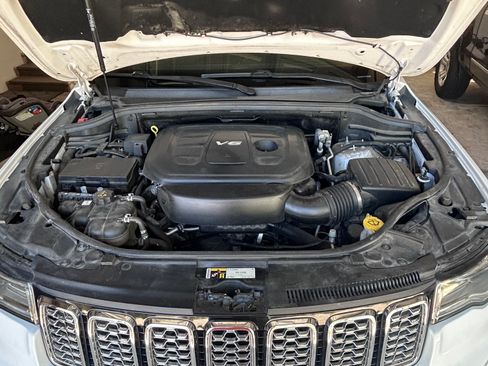 Used 2017 Jeep Grand Cherokee Overland image 19