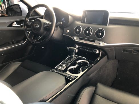 Used 2018 Kia Stinger RWD image 8
