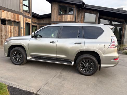 Used 2023 Lexus GX 460 Premium w/ Premium Package AWD/4WD image 4