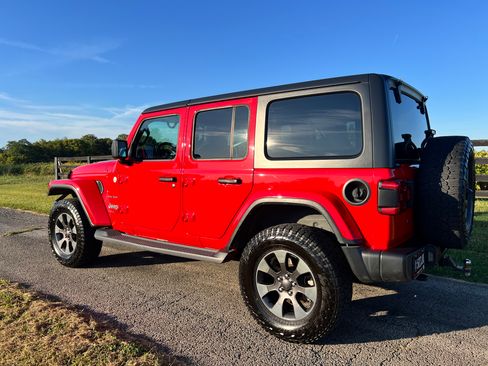Used 2018 Jeep Wrangler Unlimited Sahara image 25