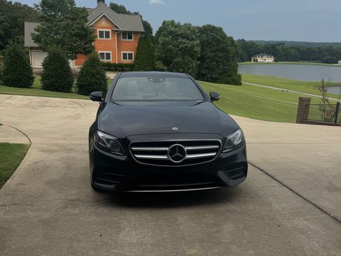 Used 2018 Mercedes-Benz E 400 4MATIC Sedan image 4